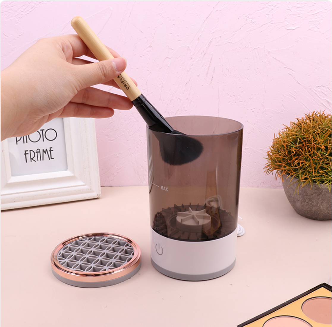 Electric Makeup Brush Cleaner & Dryer - Automatic Deep Cleaning Tool with Fast Spin Dry (USB Powered)
